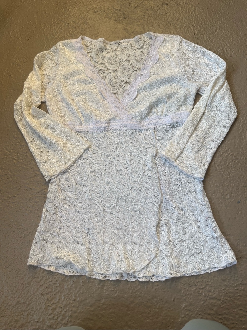 American Vintage White Lace Long Sleeve V-Neck Medium